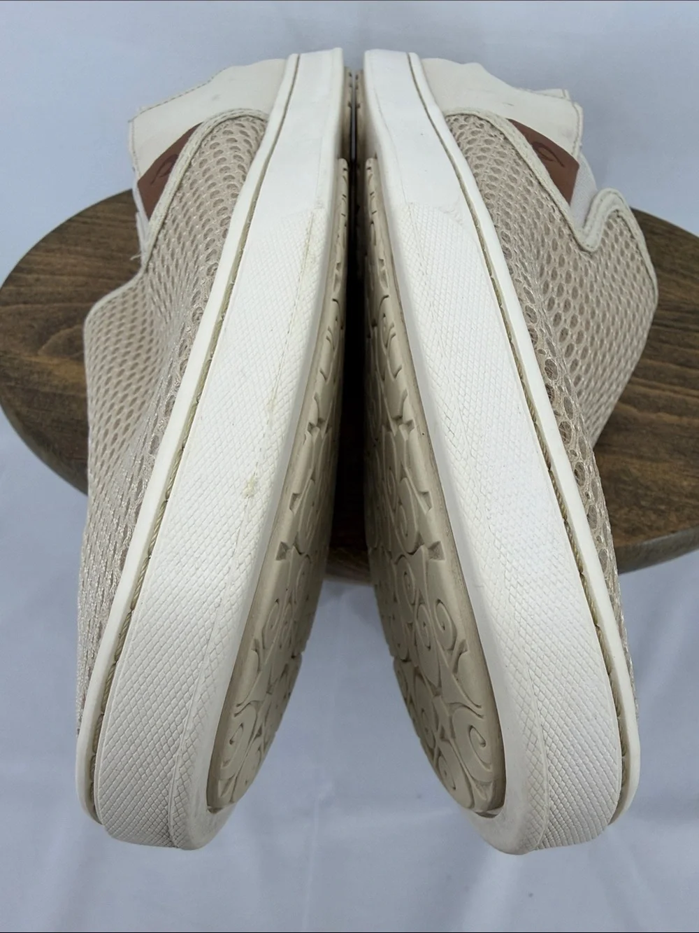 OluKai Womens Pehuea Slip-on Textured Top Slip-on Sneakers in Tapa Beige, sz 9